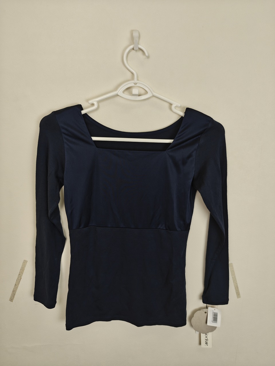 【So Close,】長袖ベルベットトップス