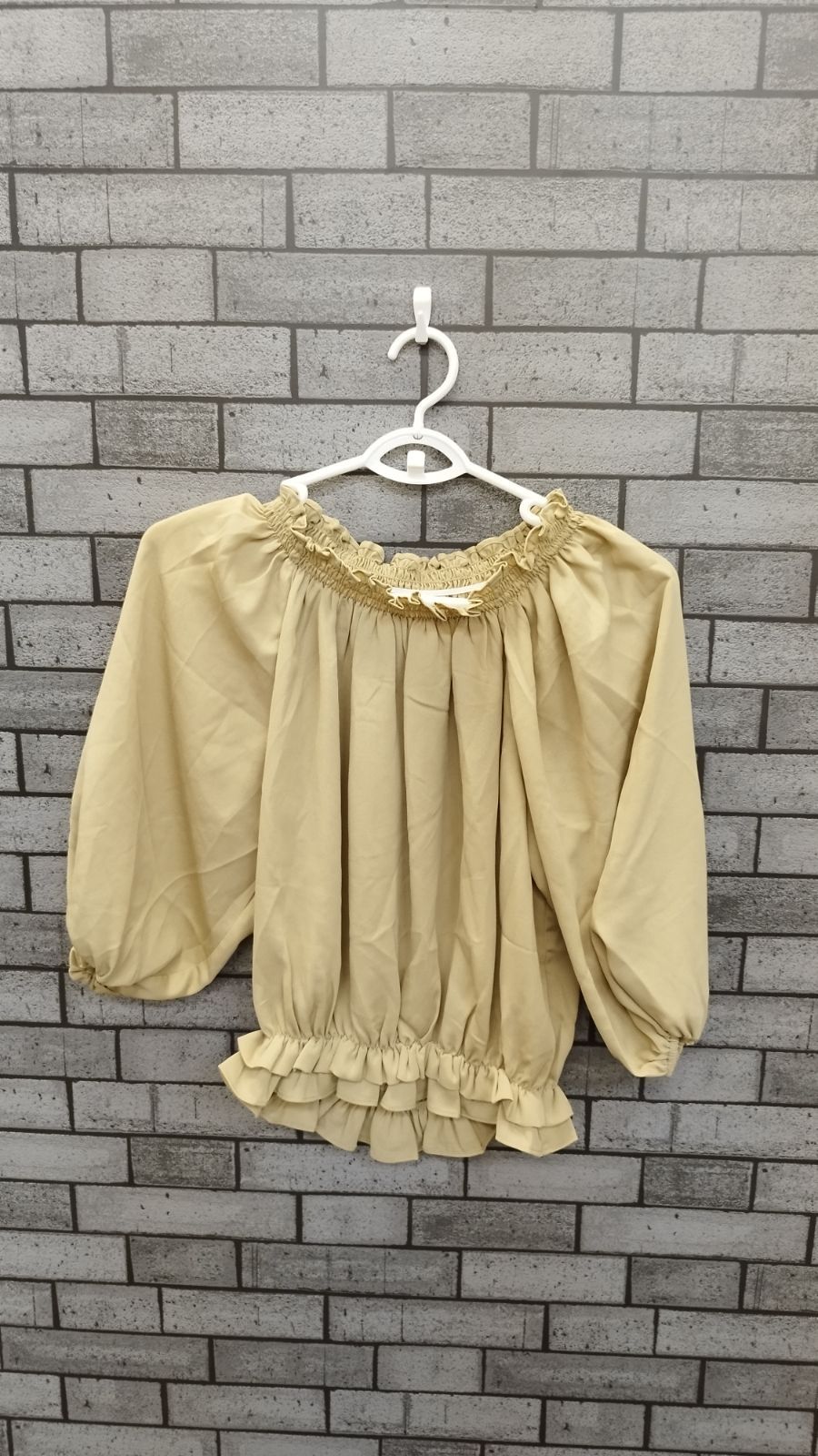 【AZUL BY MOUSSY】 2WAYオフショルフリルブラウス