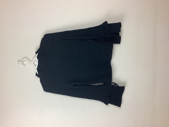 袖フリルニット