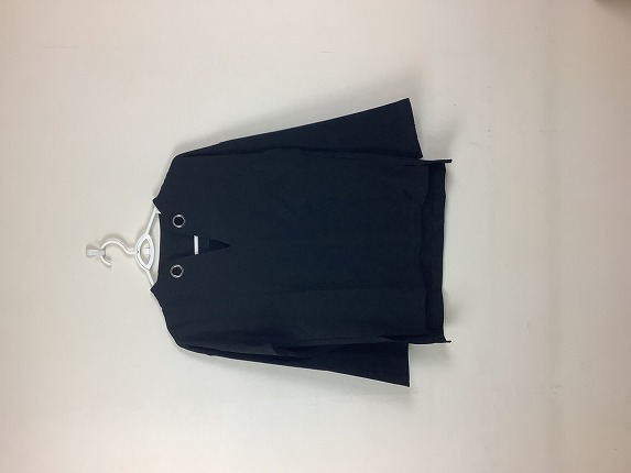 キーネックトップス