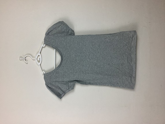 VネックTシャツ